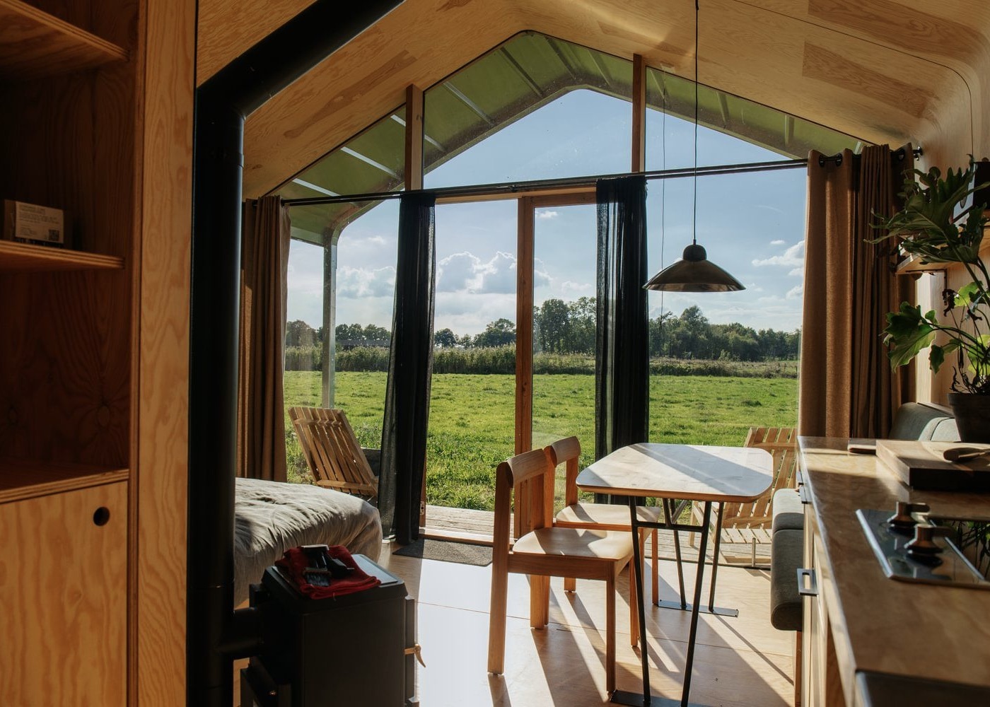 8F57B6FE-EBBA-4266-B402-61E4C512F5FB_1_201_a